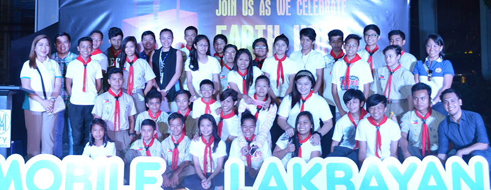In-photo: Laguna Water’s representatives led by Regulatory and External Affairs Head Real Magtangob (2nd from L) with representatives from DILG, DENR, Calamba City LGU and SM City Calamba along with the boy and girl scouts from the different schools in Laguna who participated in Mobile Lakbayan
