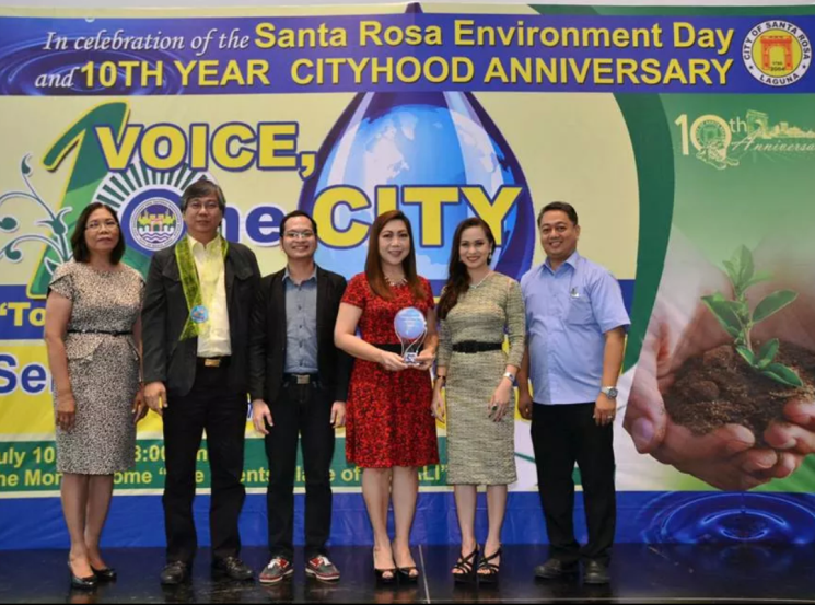 Ana Martir, Stakeholder Relations Manager (3rd from right) of Laguna Water, received the Plaque of Recognition as City Environmental Partner from Sta. Rosa City Mayor Arlene Arcillas (2nd from right).  With them are (L-R): Linda Creencia, head of City Enro; Ronald Gaspar of Toyota Philippines; and Christiane Batallones, Business Development Manager of Laguna Water.